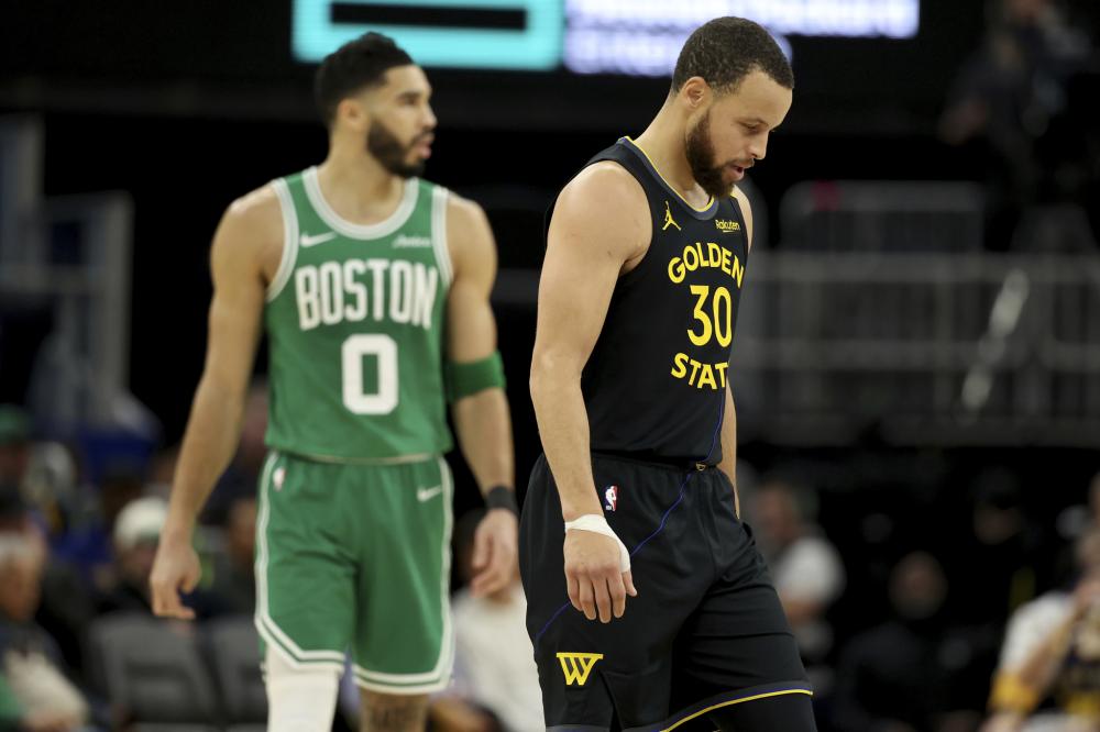 他在篮板和 他在篮板和